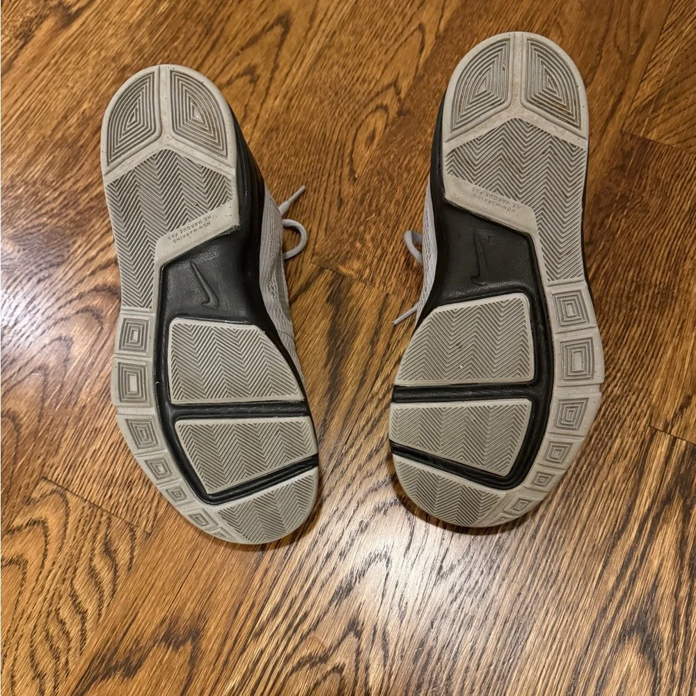 Youth Nike Basketball shoes size 6 - Picture 6 of 6